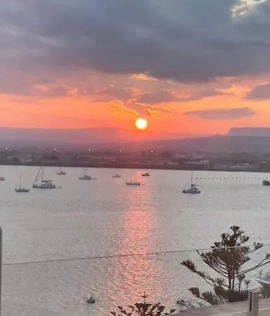 L'aura D'ortigia Apartment *